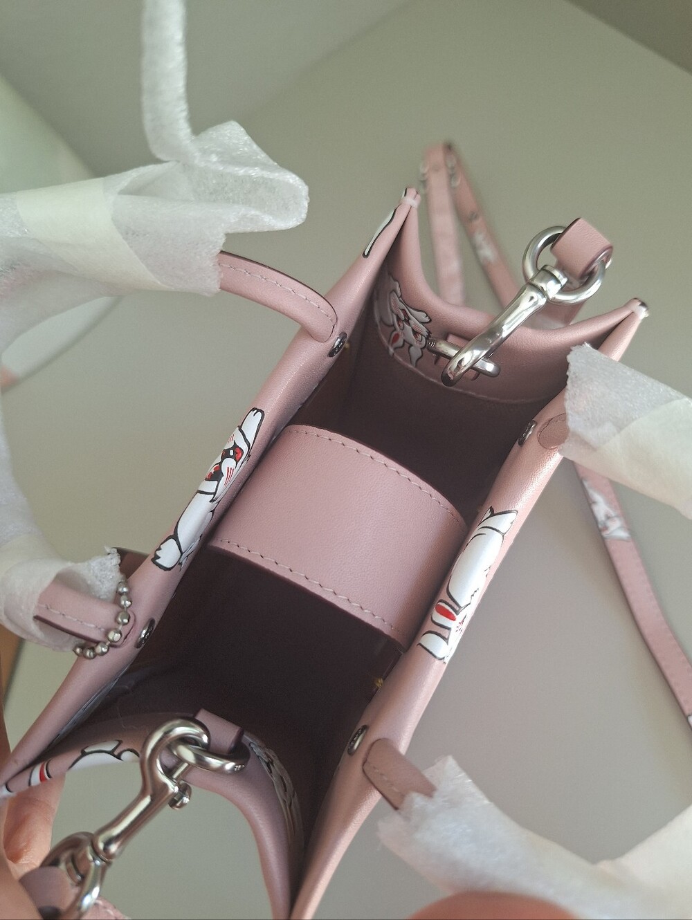New Coach White Rabbit x Cashin Mini Tote handbag in a pastel pink color - Picture 5 of 9